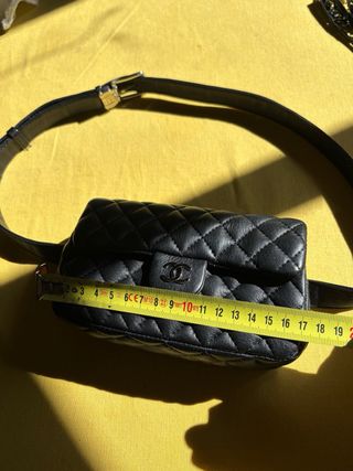 Pochette/Riñonera Chanel UNIFORM Negra