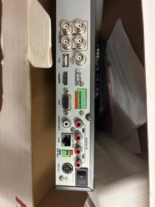 Hikvision DS-7200 DVR con 2 Cámaras