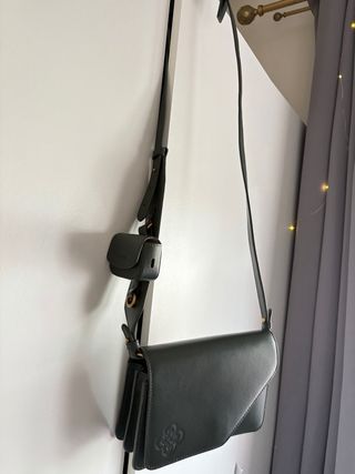 Bolso Pinko Verde con funda para auriculares apple