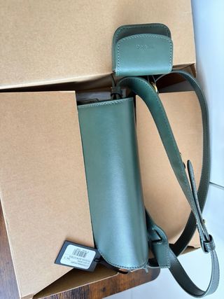 Bolso Pinko Verde con funda para auriculares apple