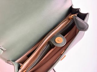 Bolso Pinko Verde con funda para auriculares apple