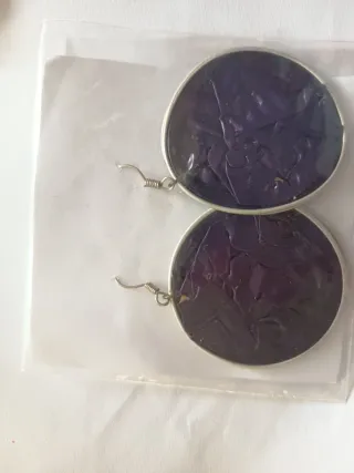 Pendientes hechos a mano morados