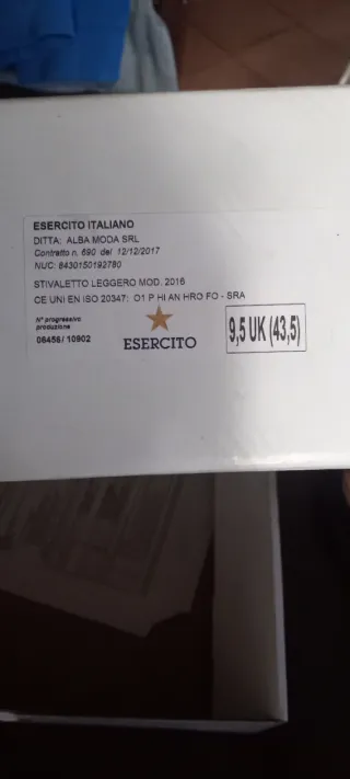 Stivali militari marroni nuovi