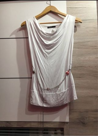 Top blanco espalda descubierta
