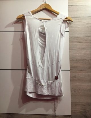 Top blanco espalda descubierta