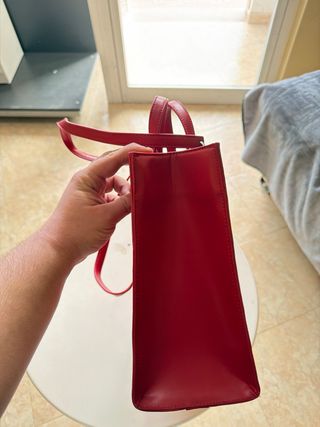 Bolso rojo de mujer