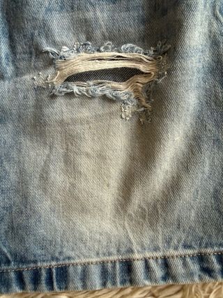 Falda vaquera mini desgastada