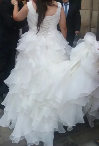 Vestido de Novia con Volantes talla grande