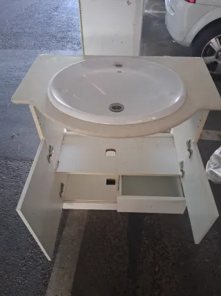 Mueble de baño con lavabo. Oportunidad!!