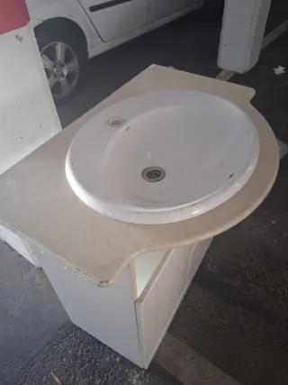 Mueble de baño con lavabo. Oportunidad!!