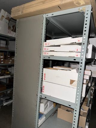 Estanterías metálicas de tornillo