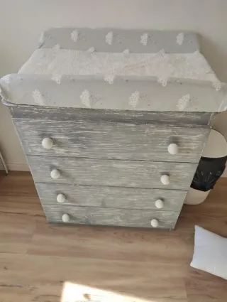 Cómoda de madera 4 cajones gris decapada