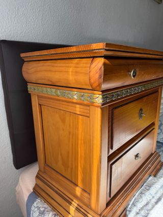 Mesita de noche madera