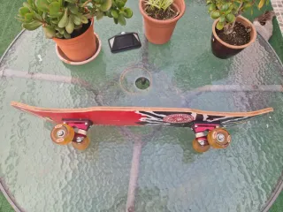 Skate Incendiary con ruedas amarillas