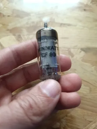 Válvula Radio Antigua MINIWATT EF 89