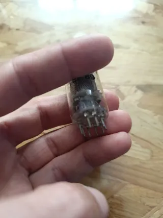 Válvula Radio Antigua MINIWATT EF 89