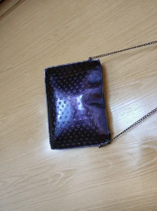 Bolso de mano con cadena