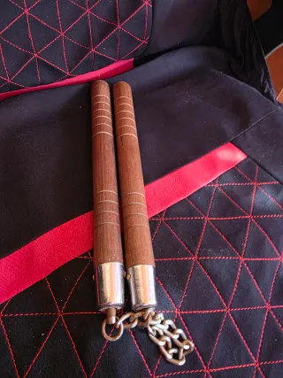 Par de palos decorativos de madera