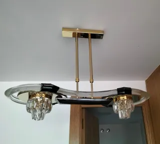 Lámpara de techo dorada y cristal