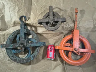 Lote poleas antiguas (16, 18, 25) estilo rústico.