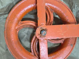 Lote poleas antiguas (16, 18, 25) estilo rústico.