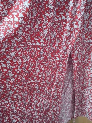 Vestido floral rojo y blanco