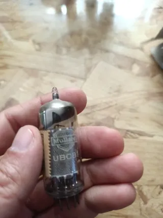 Válvula Mullard UBC81 Radio Antigua