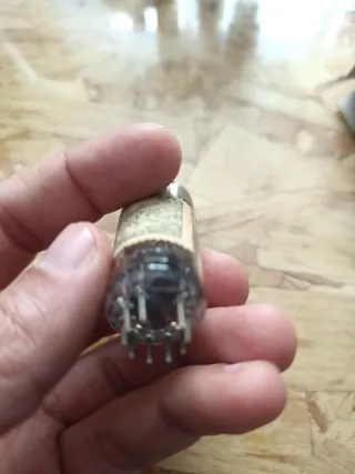 Válvula Mullard UBC81 Radio Antigua