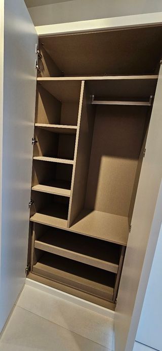 Armario de puertas batientes de exposición