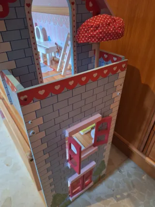 Casa de muñecas de madera con accesorios