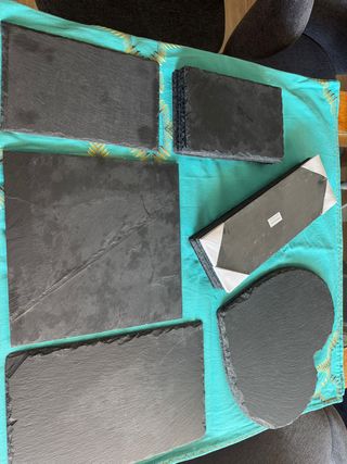 Platos de pizarra para presentar comidas