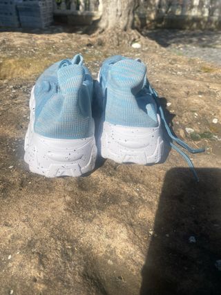 Deportivos azules y blancos talla 39