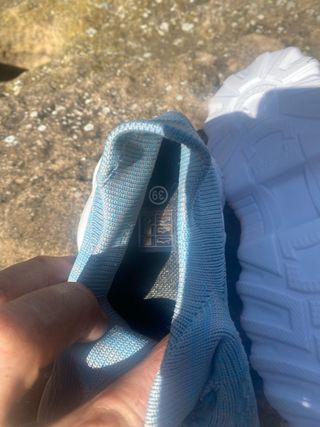 Deportivos azules y blancos talla 39