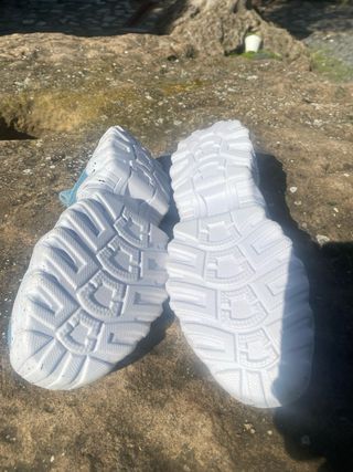 Deportivos azules y blancos talla 39