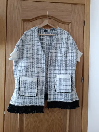 Cárdigan tweed blanco y gris Marca: Pilar Prieto