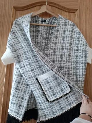Cárdigan tweed blanco y gris Marca: Pilar Prieto
