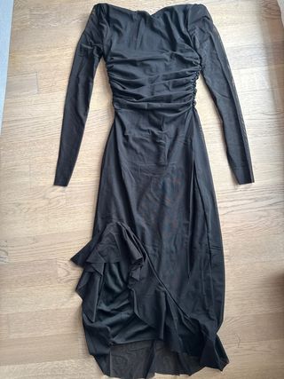 Abito lungo nero con rouches