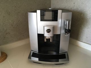 Cafetera Jura E8 Plata