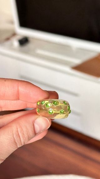 Anillo resina verde y amarillo