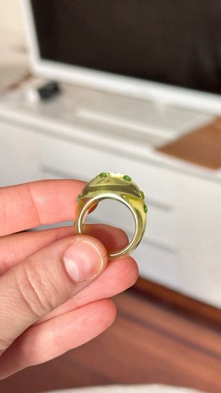 Anillo resina verde y amarillo
