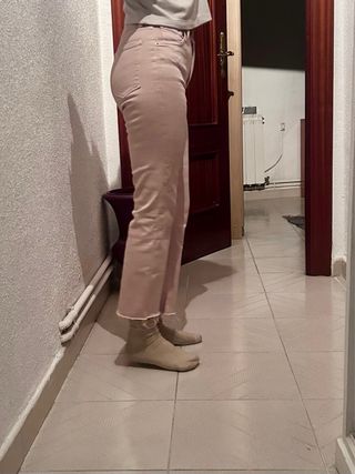 Pantalón vaquero flare crop Mango rosa T.32