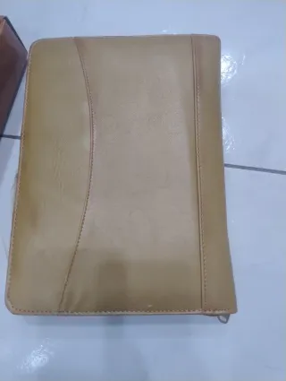 Portadocumenti in pelle beige e marrone