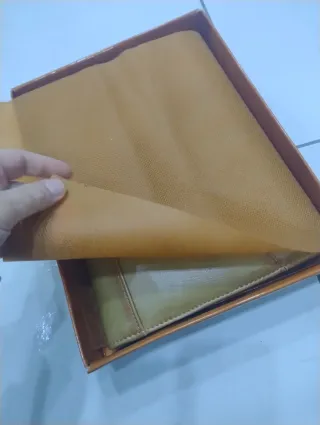 Portadocumenti in pelle beige e marrone