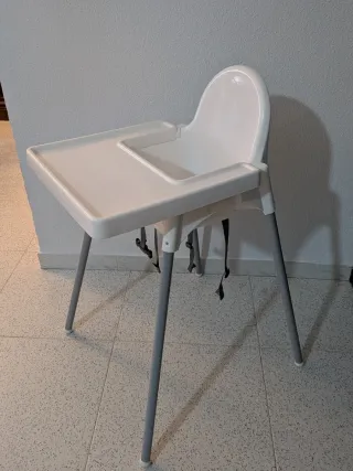 Trona bebé blanca y gris