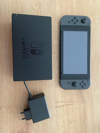 Nintendo Switch Negra + Dock y Cargador