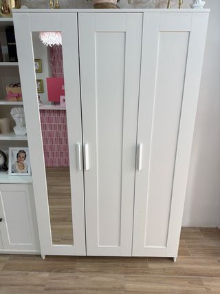 Guardaroba bianco Ikea con specchio