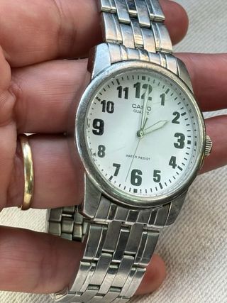 Reloj Casio Quartz Plata Blanco Resistente Agua