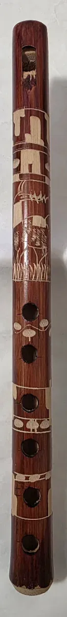 Flauto in legno decorato