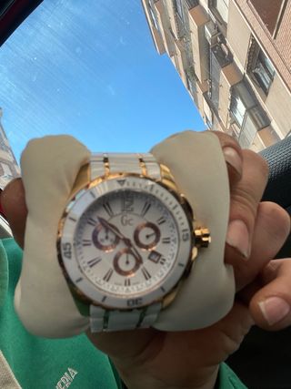 Reloj Guess Collection Cerámica blanco y oro rosad