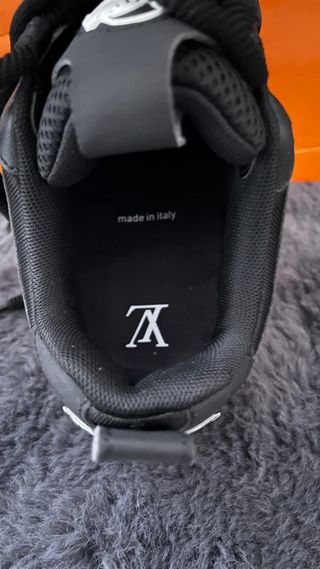 Zapatillas Louis Vuitton Negras y Blancas